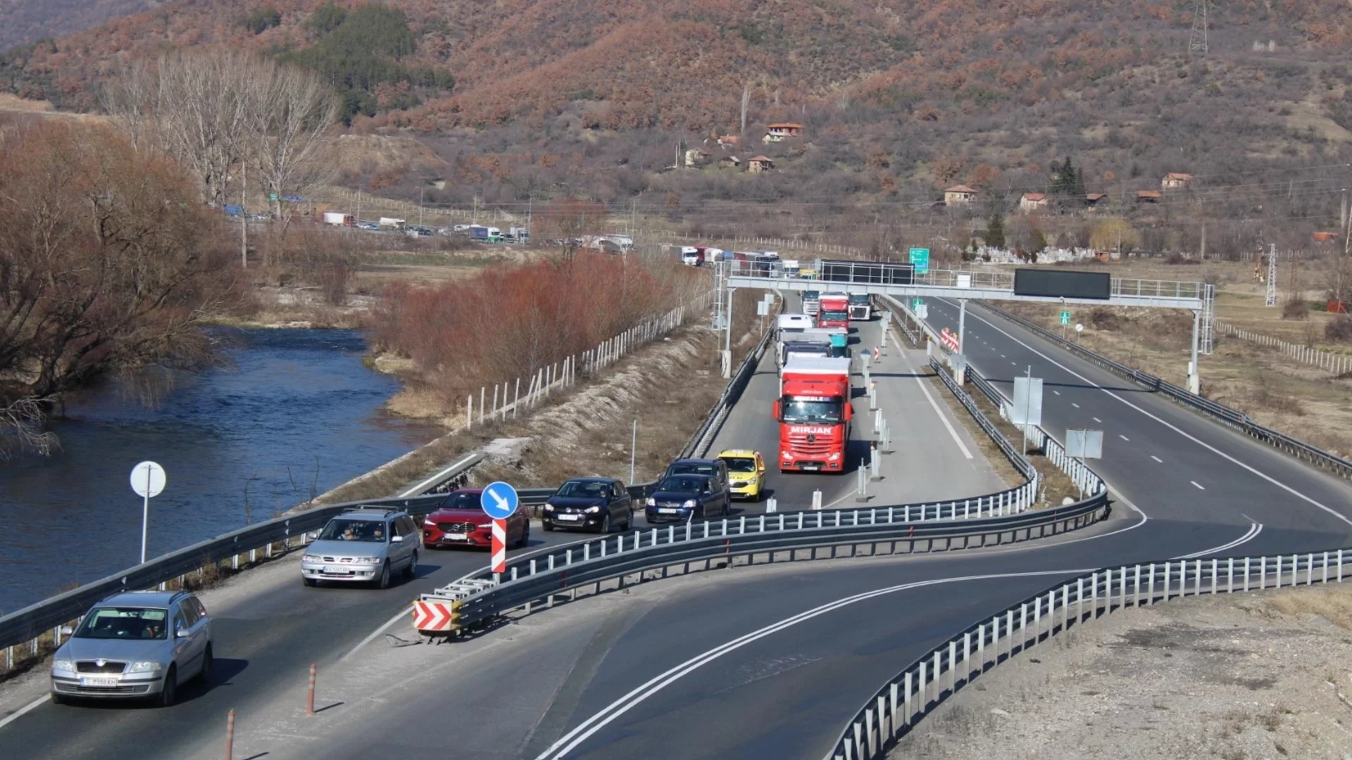 АПИ с важна новина за пътуващите по АМ "Струма" в следващите дни
