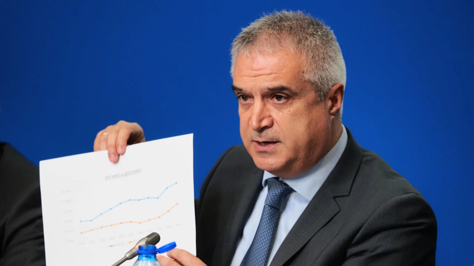 Румен Радев: Още е рано за спешни мерки за горивата, но държавата трябва да е готова