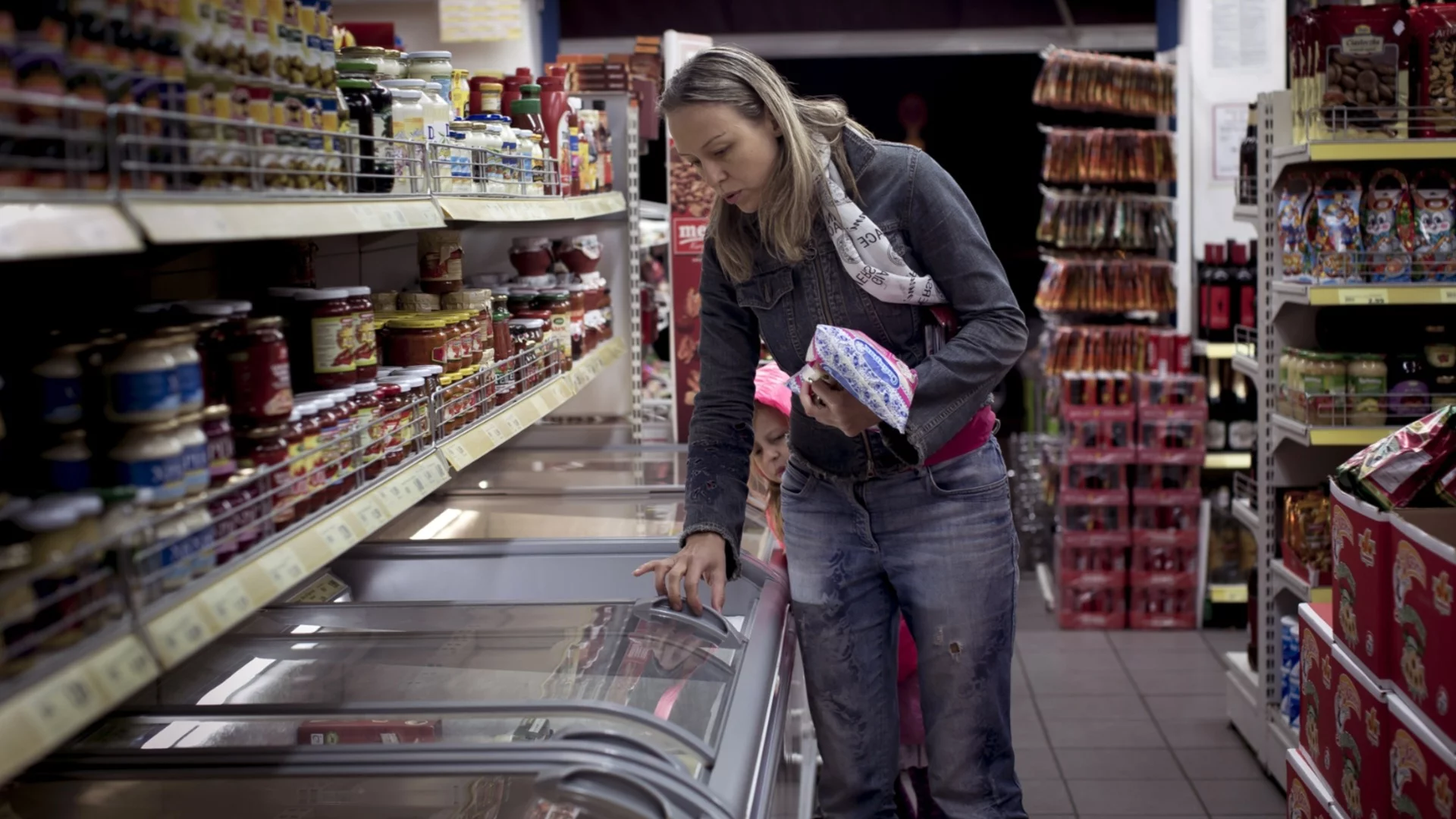 Затягане на коланите: Чака ни двуцифрено поскъпване на горивата, хляба и млечните продукти