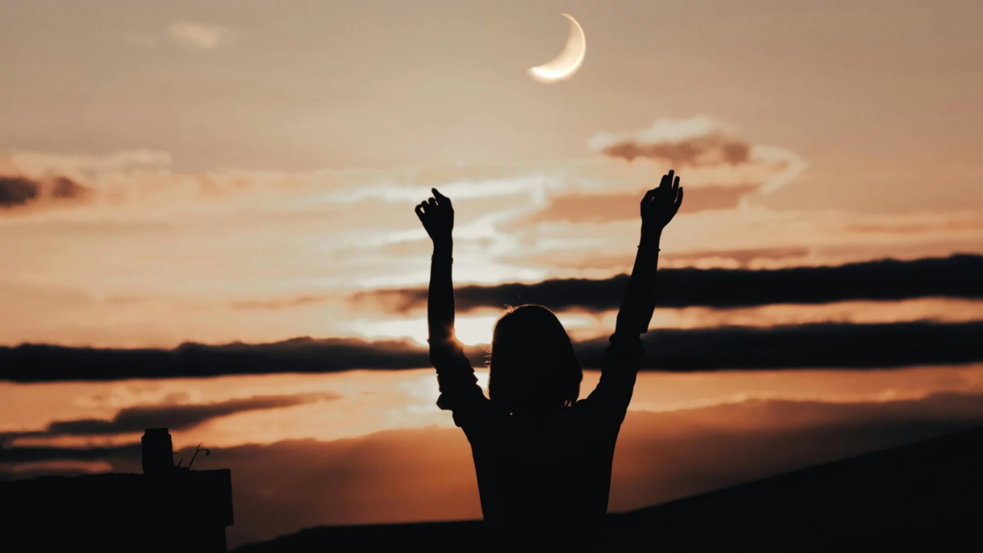 Намаляваща Луна във Водолей: 3 зодии ще получат лъч надежда в тежък момент