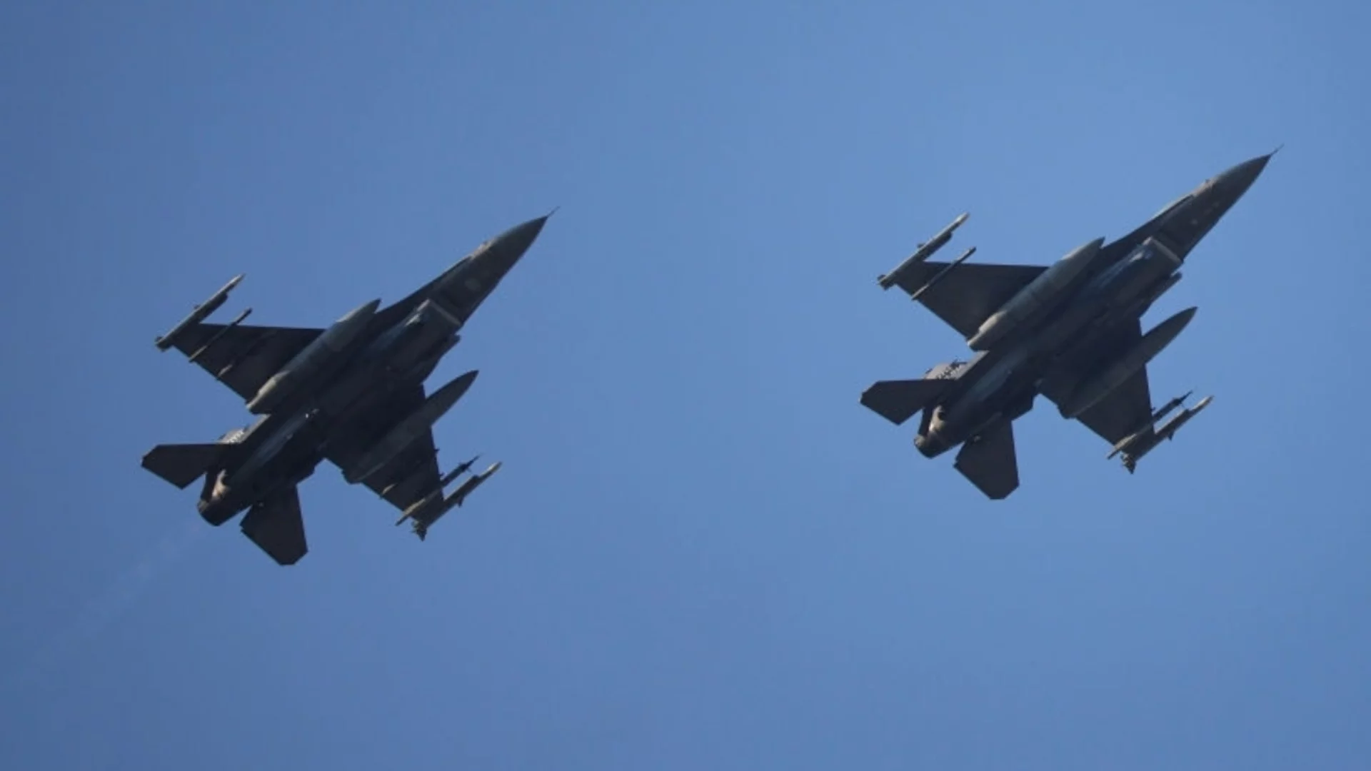 Украинските F-16 и ПВО свалиха всички руски крилати ракети, но балистични и дронове угасиха тока в Киев (ВИДЕО)