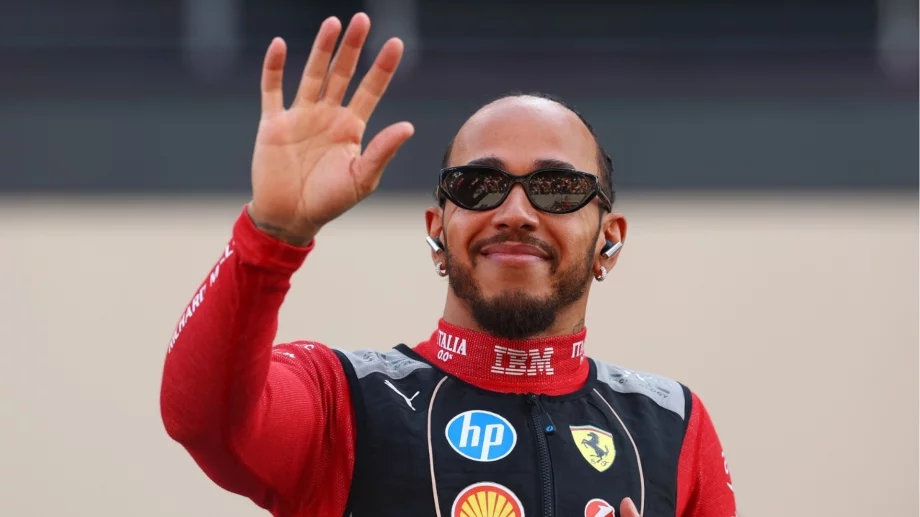 Година по-късно: Люис Хамилтън най-накрая се усмихна и "изплю камъчето" за Ферари