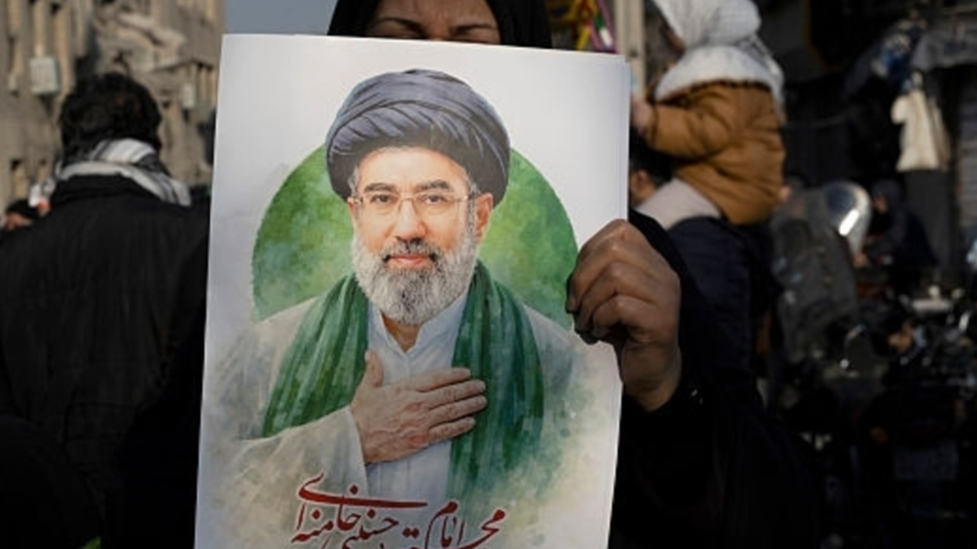 Иран уверява: Моджтаба Хаменей си е наред, въпреки че не се появява. Предупреждения за удари срещу американски фабрики