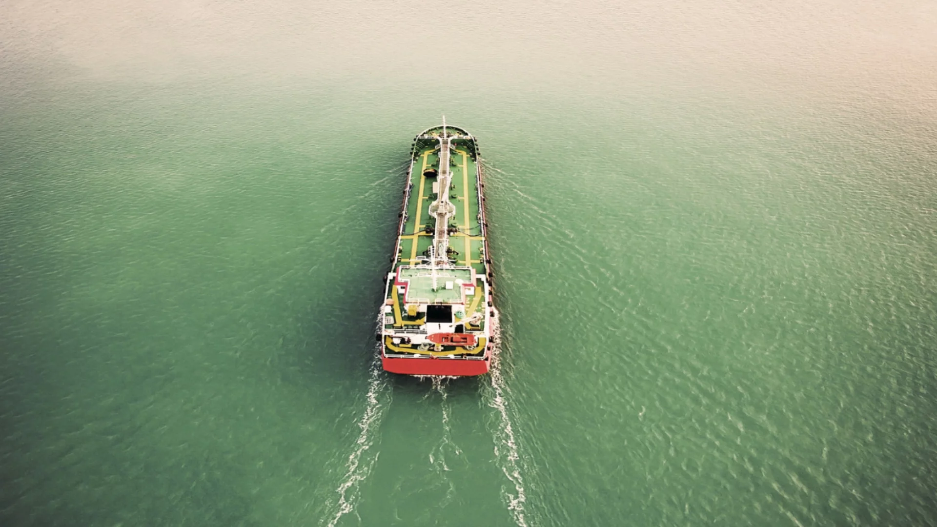 Удар срещу гръцки танкер в Черно море, товарещ петрол с участие на САЩ