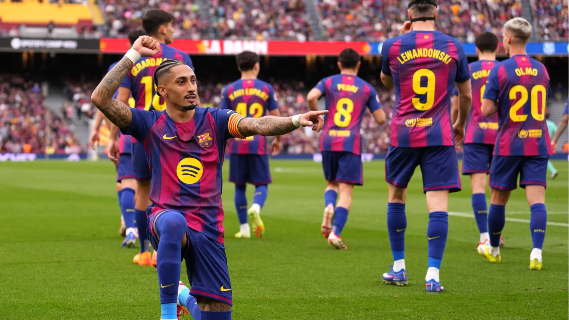 Барселона разпиля Севиля, Рафиня блести с хеттрик