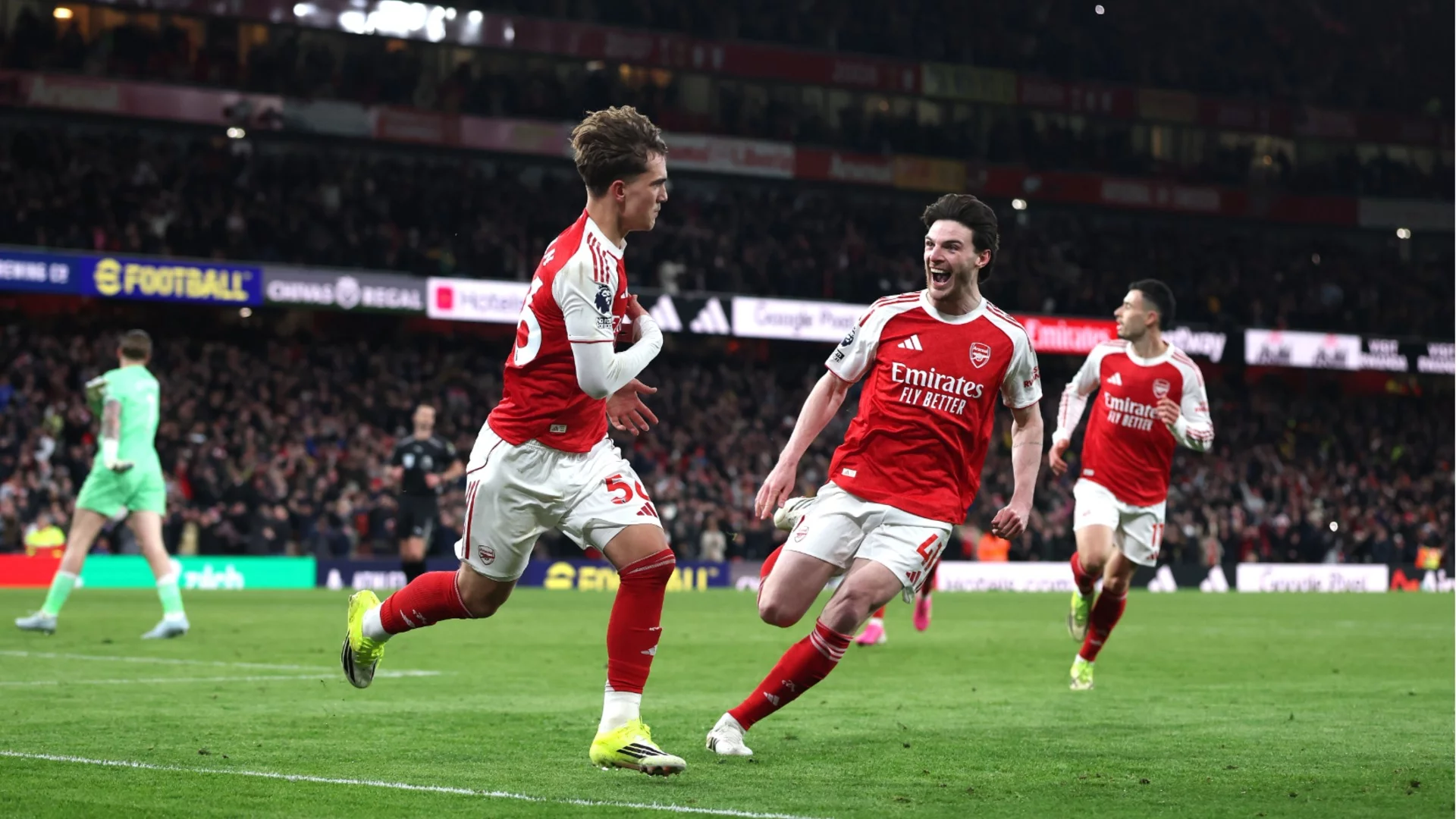 16-годишен блести при шампионска победа на Арсенал, грешки на Сити и Челси (Резултати)