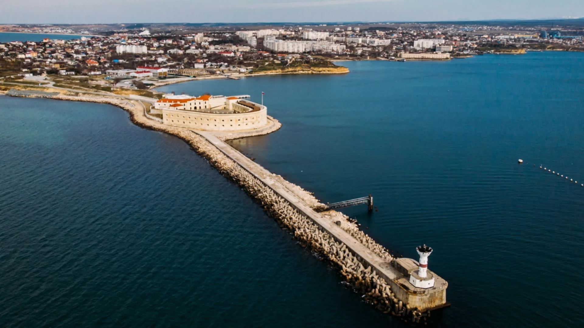 Крим е украински: Приложението на братовчед на Путин го каза