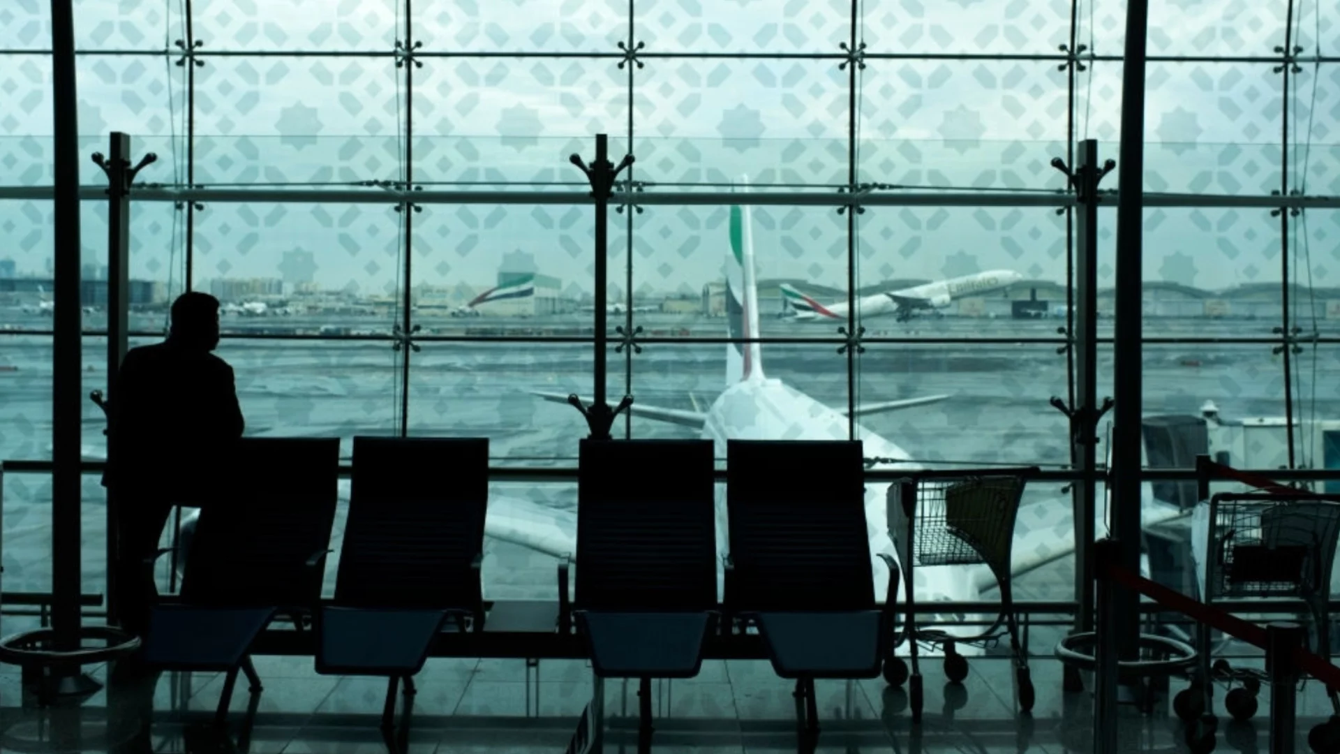 Иран вгорчава живота на Тръмп и съюзниците му: Летището в Дубай затвори, ракети по дипломатическа мисия на САЩ, скъп италиански дрон е на парчета (ВИДЕО)