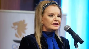 Каква е колосалната сума, за която Стефка Костадинова влиза в политиката?