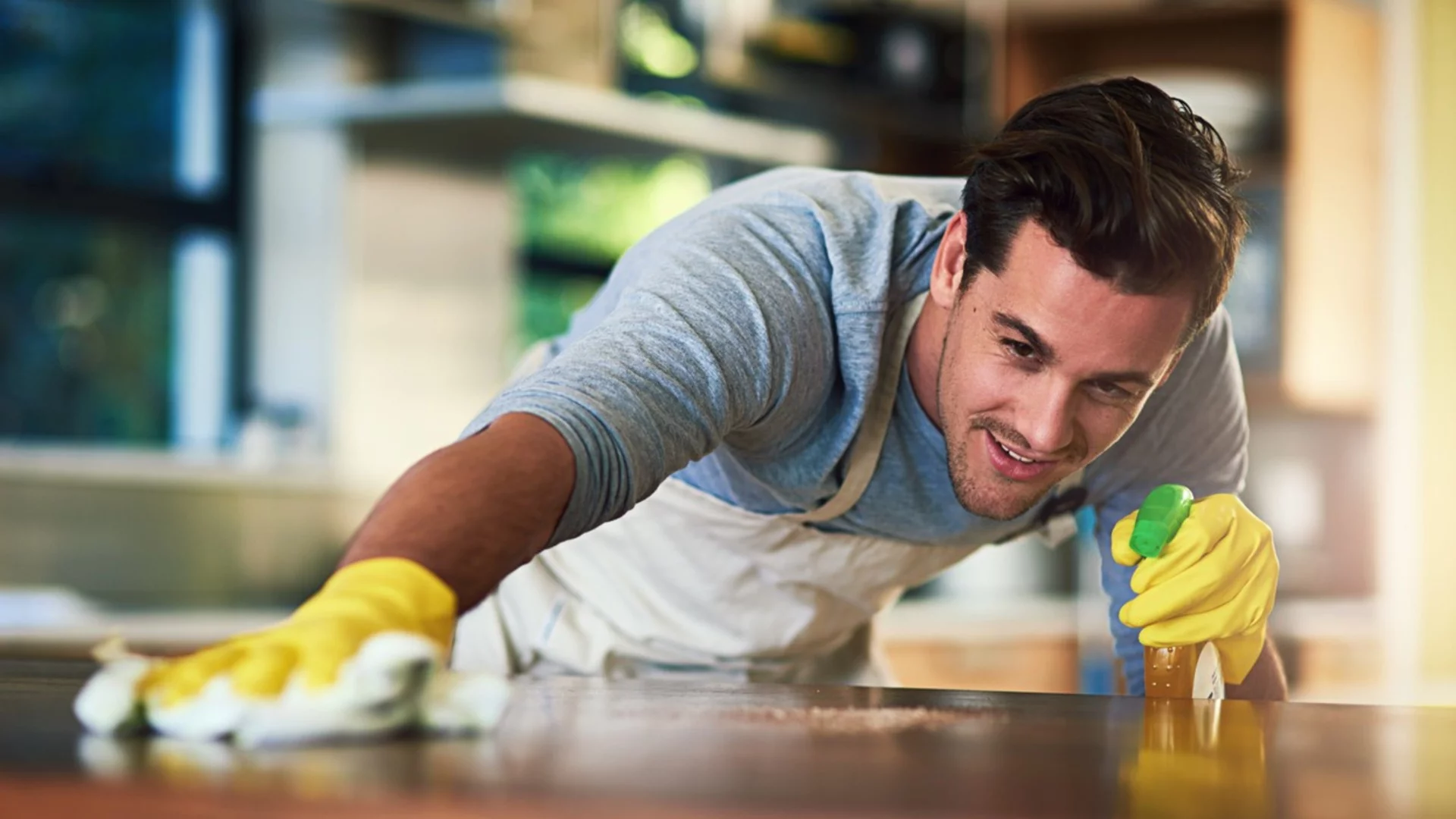 Как да почистваме прах от електрониката без риск от повреда