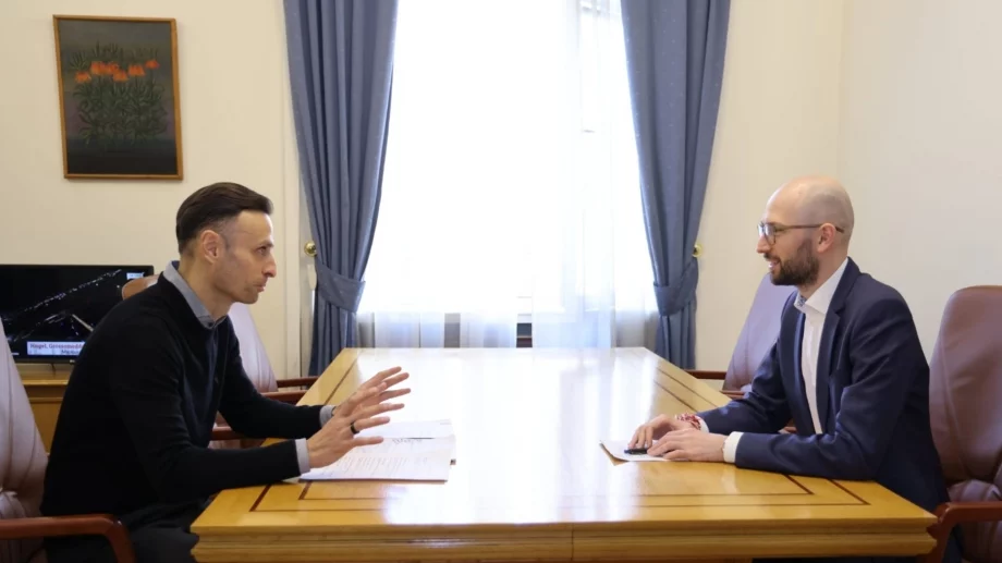 Бербатов "мъдри" спорта с финансовия министър, настоява за повече инвестиции