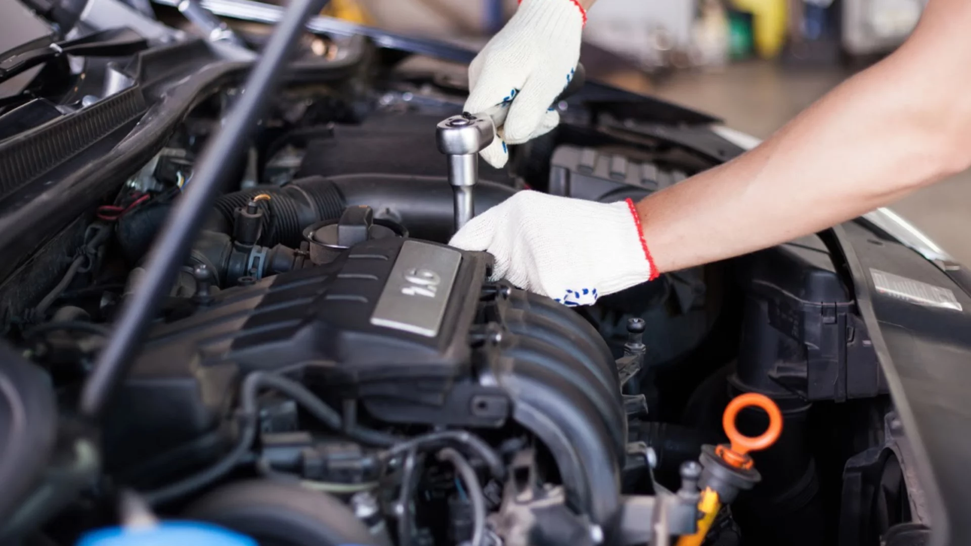 9 неща, които автомеханиците никога НЕ правят с колата си