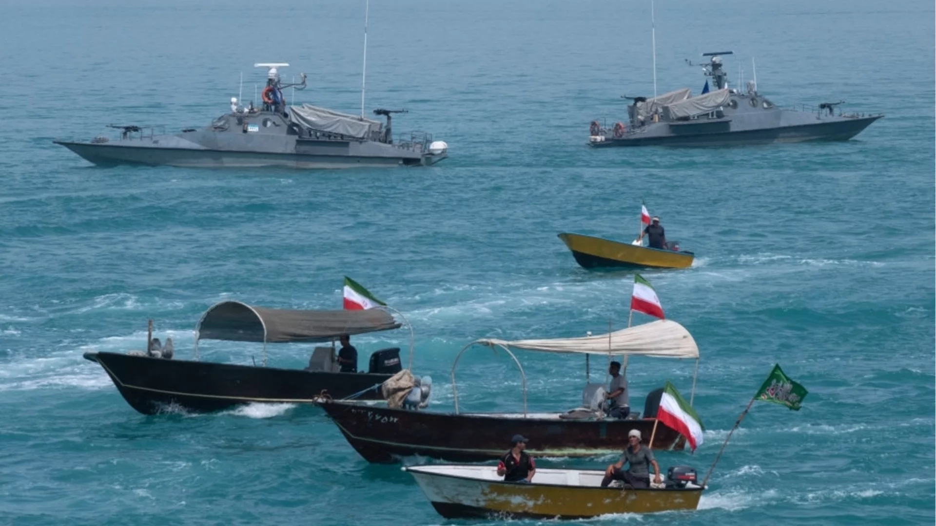 Япония засега няма да изпраща военни кораби в Ормузкия проток