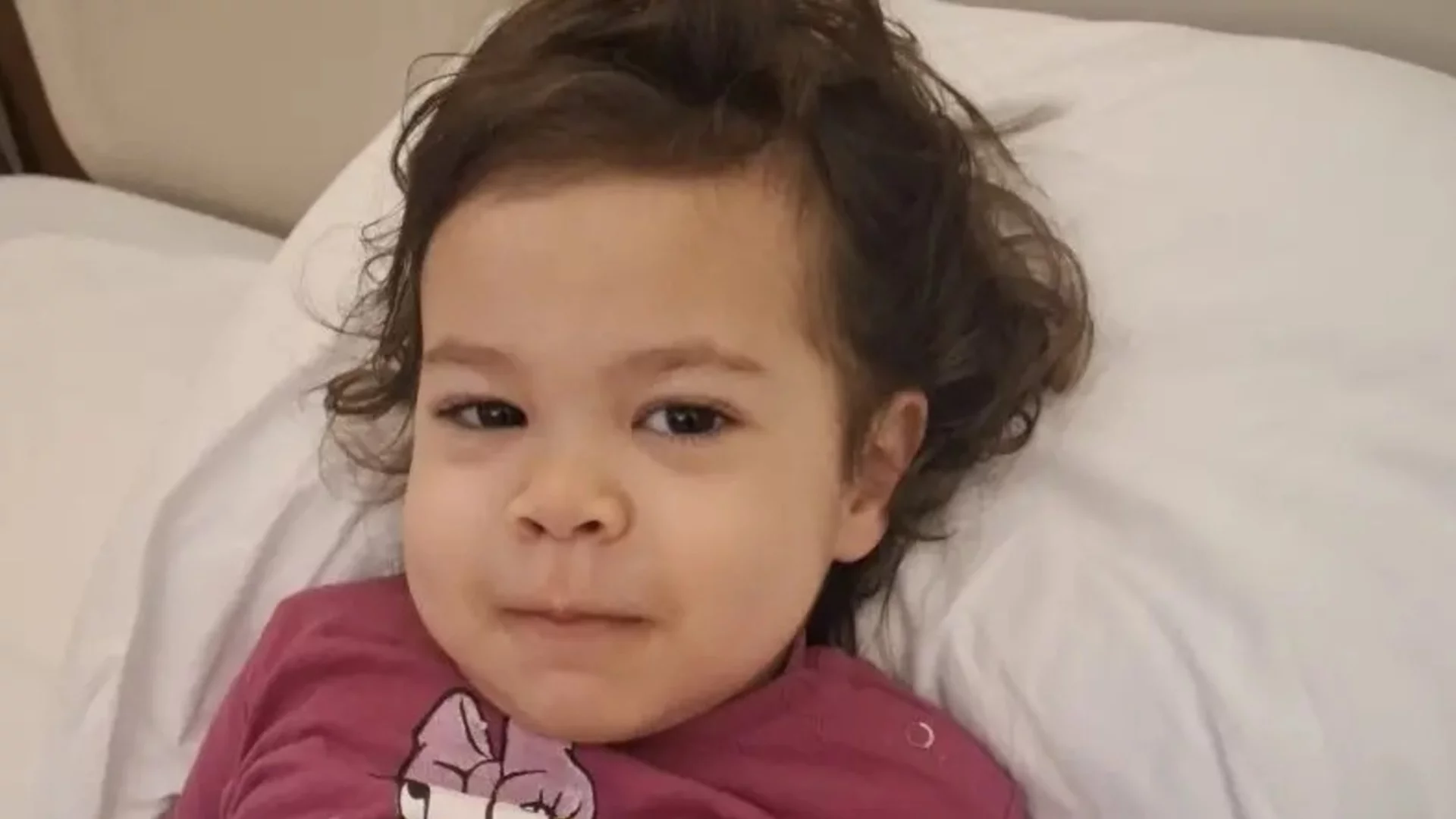 Малката Виктория-Кристина се нуждае от спешно лечение