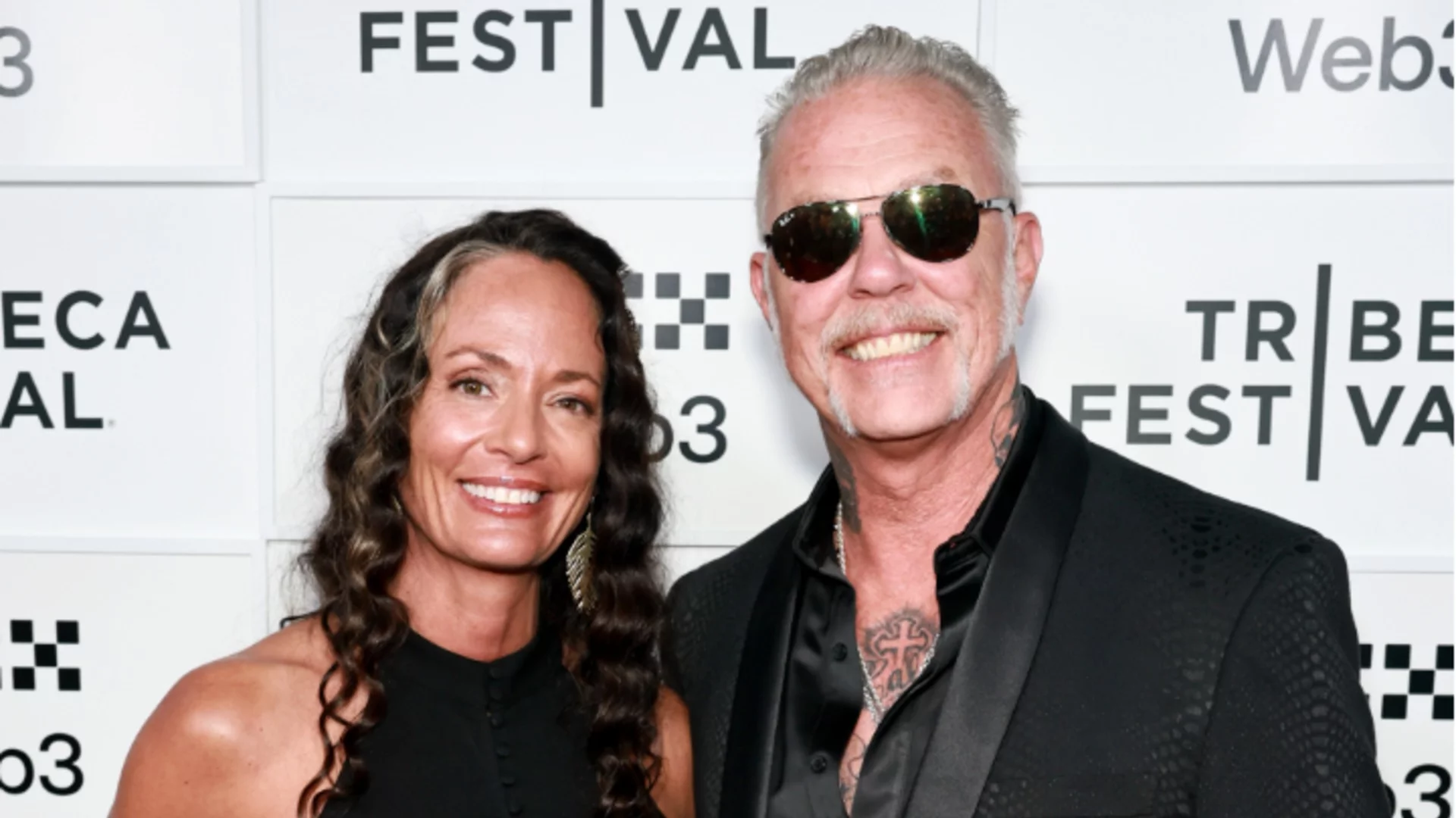 Джеймс Хетфийлд се сгоди под вода (СНИМКА)