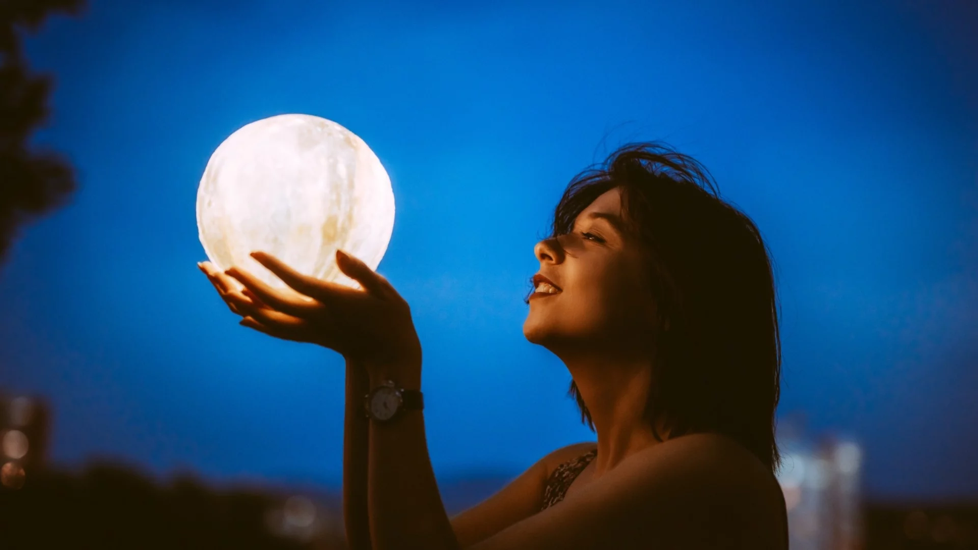 Хороскоп за утре, 19 март: Новолунието носи светлина на Девите и вяра в утрешния ден на Козирозите