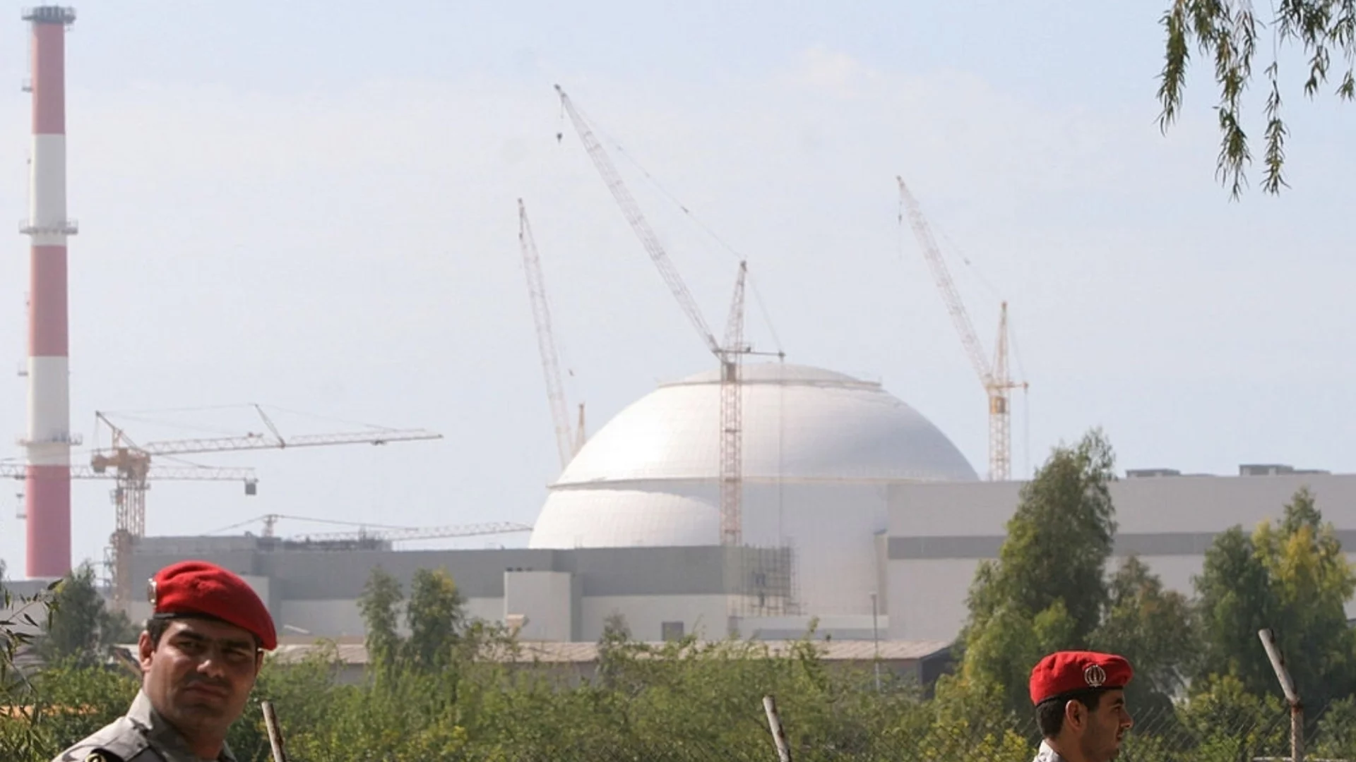 Стрелба по иранската АЕЦ "Бушер", пожар след дронове и ракети срещу посолството на САЩ в Багдад (ВИДЕО)