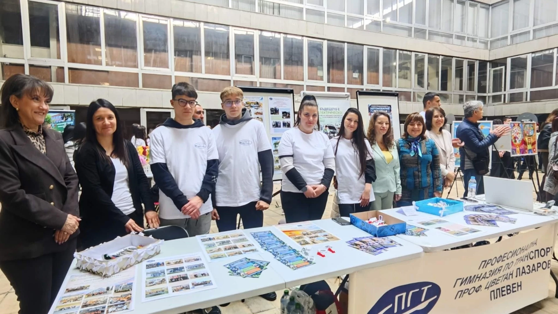 Ученици и учители в Плевен представят своите специалности пред бъдещите гимназисти и техните родители