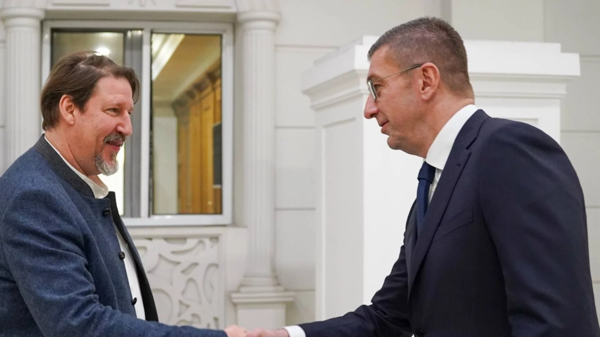 "София си няма друга работа и се занимава с нас": Недоволство в Скопие след български поправки в новия доклад на Вайц