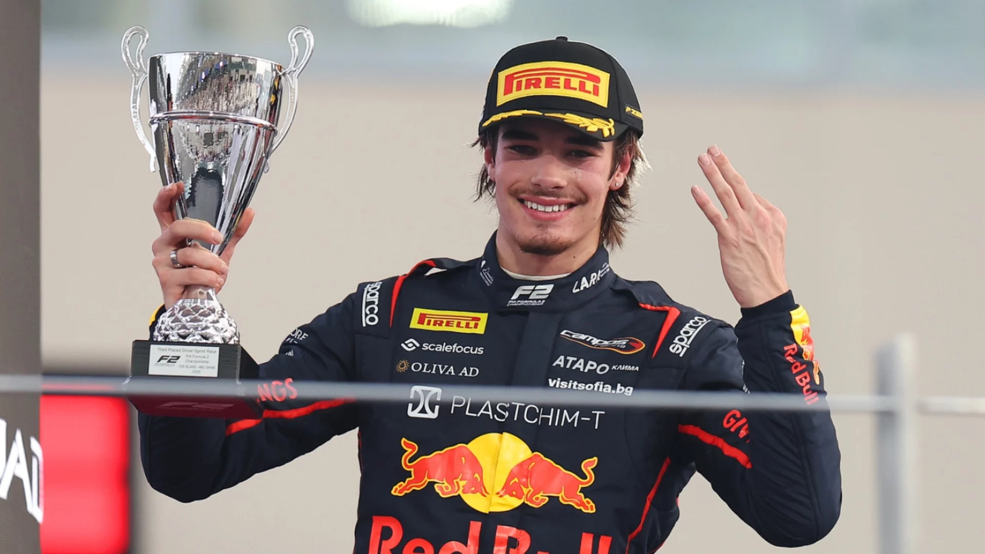 Никола Цолов оглавява световния шампионат във Формула 2 поне до лятото