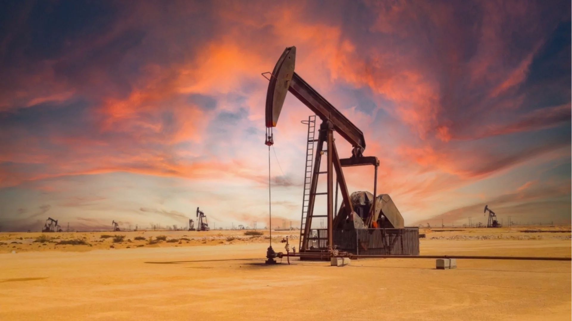 КРИБ притиска властта: Иска спешни мерки срещу скъпия петрол