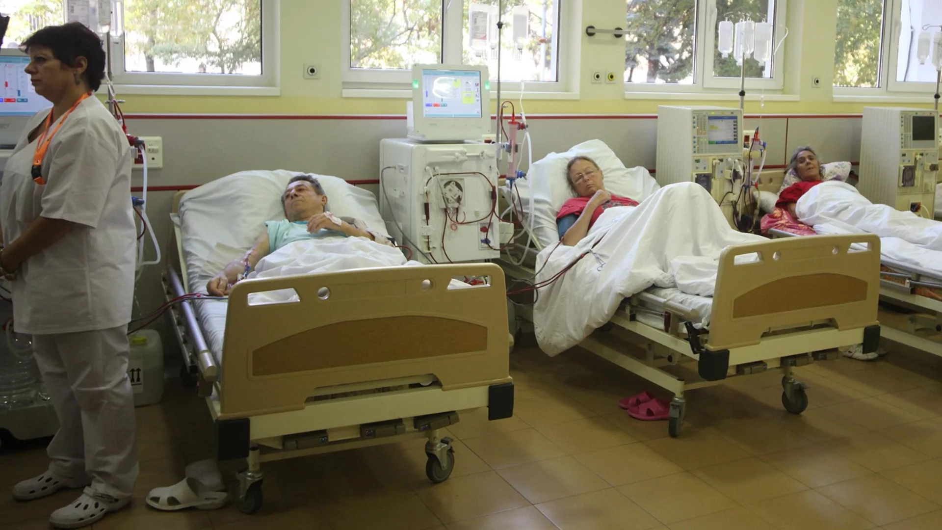 1 медицинска сестра за 2 легла: Какво гласи новият стандарт по здравни грижи