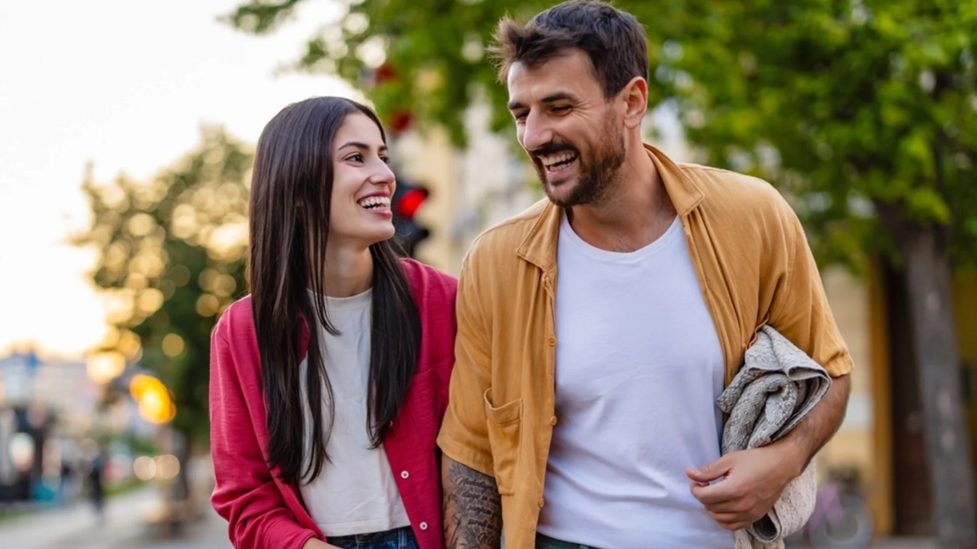 Любовен хороскоп за април 2026: Флиртът ще дойде естествено, но само за 3 знака