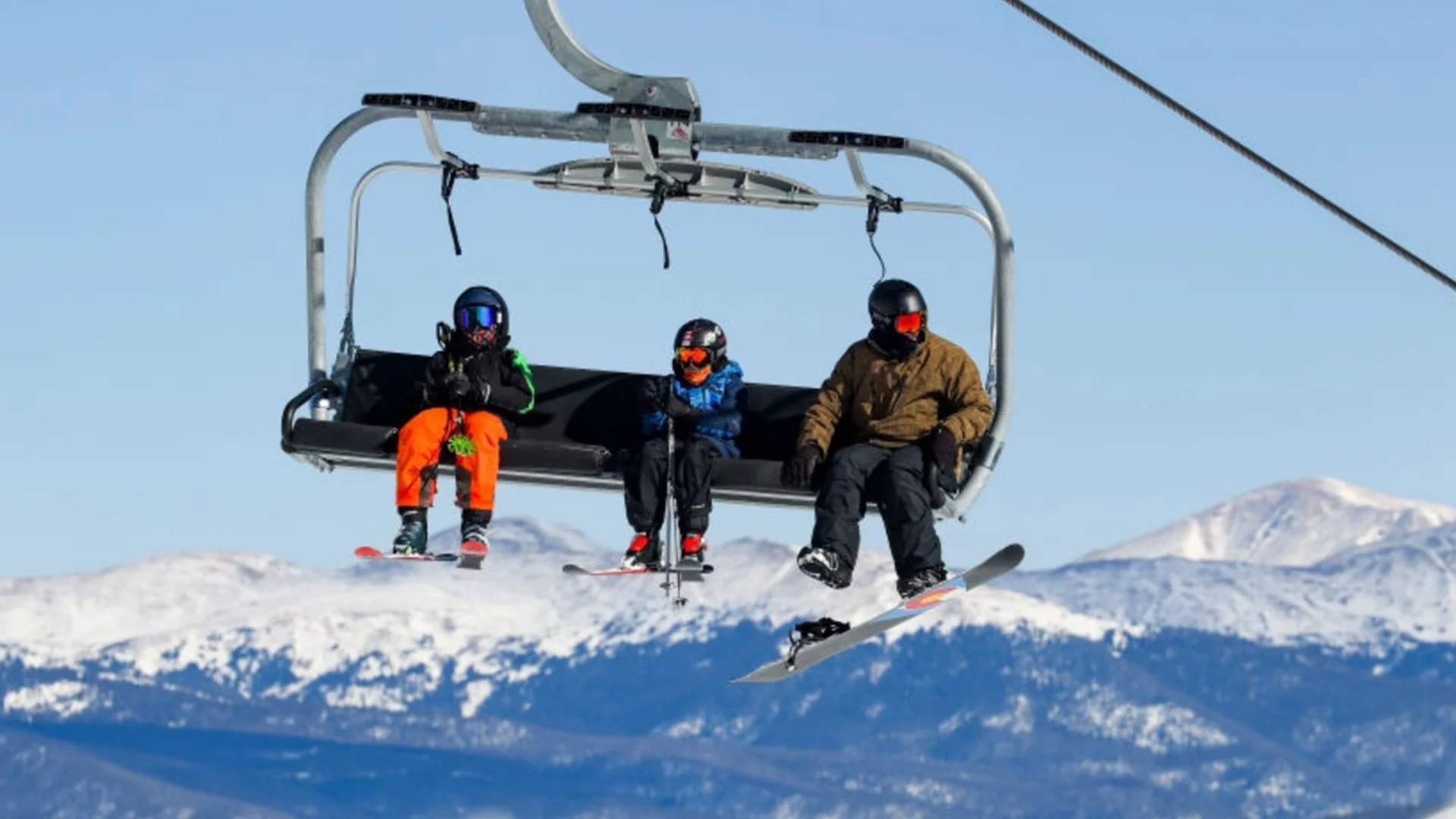Ужасяващо: Откачи се кабинка на лифт в швейцарски курорт, има загинал (ВИДЕО)