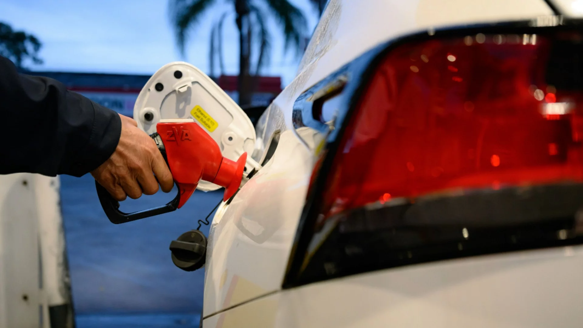 Пазарен шок: Цената на бензина в САЩ е невиждана от години