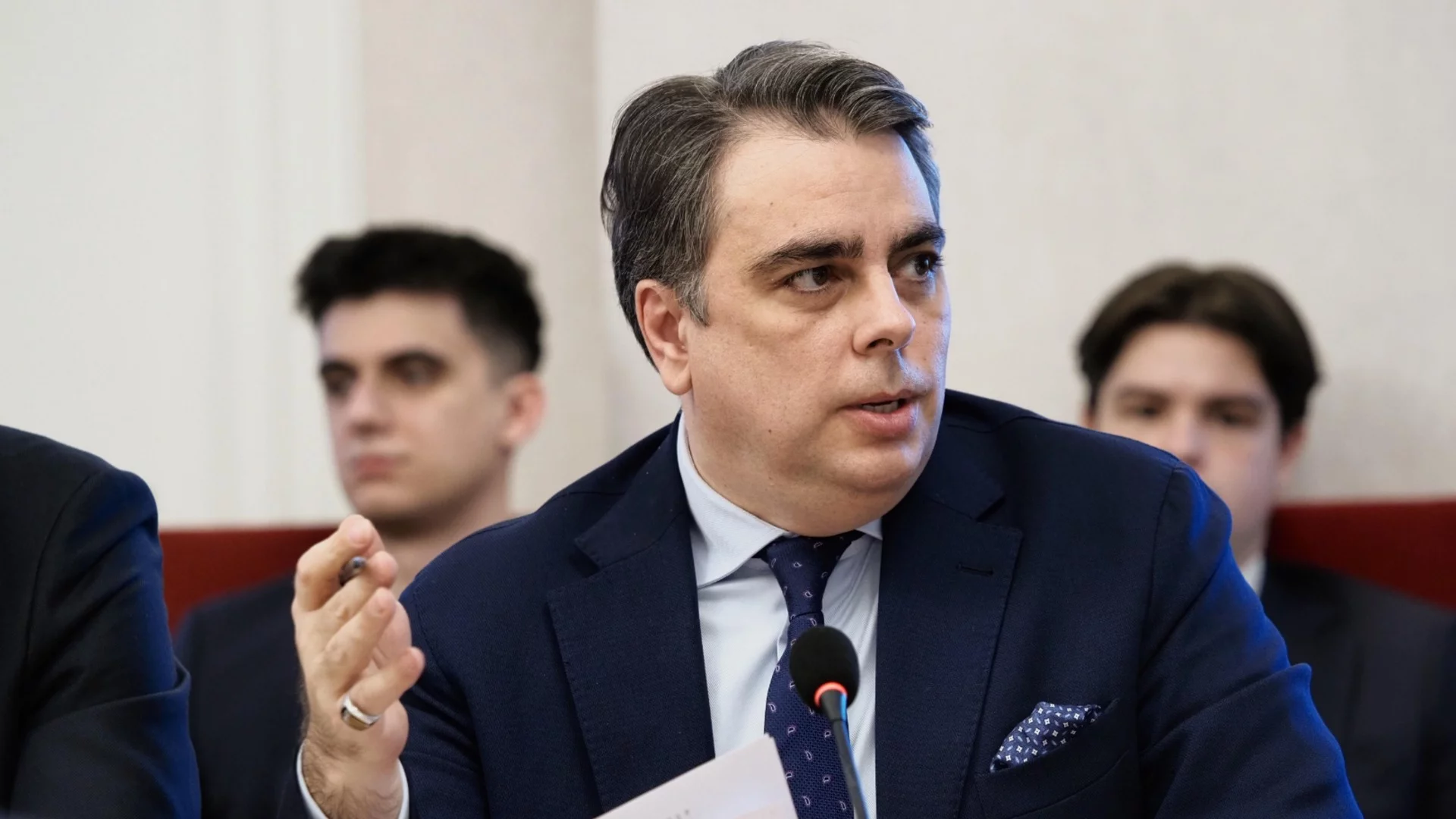 Асен Василев: Нямаме никакво отношение към подбора на служебния кабинет или към неговата политика