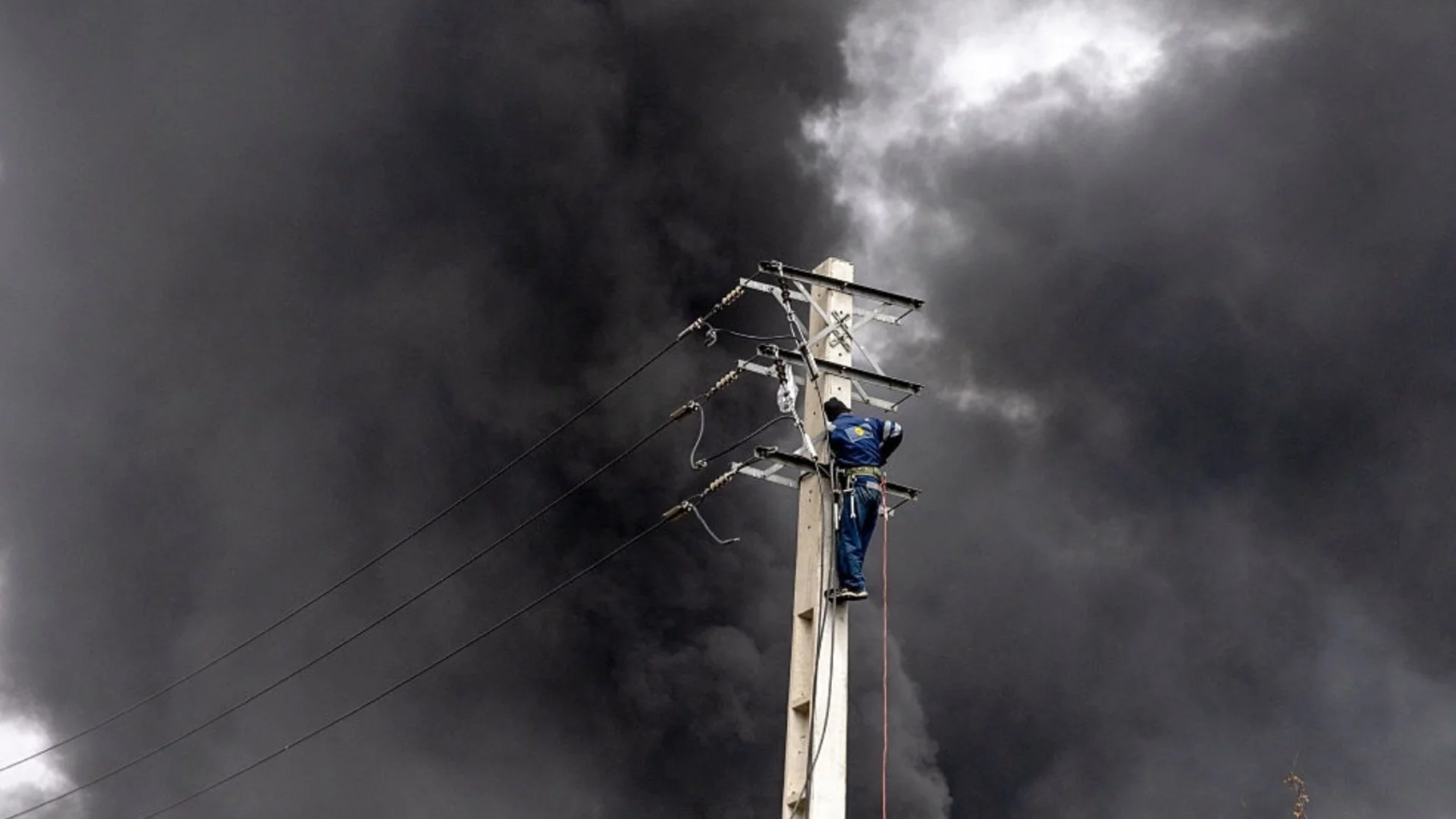 Иран готви голямо отмъщение с акцент "петрол", а Тръмп и говорителката му каканижат за Ормуския проток (ВИДЕО)