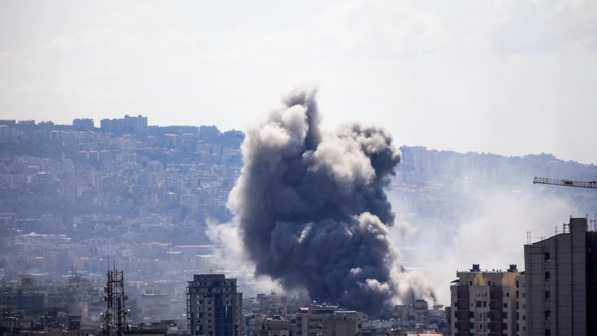 Израелска ракета удари на метри от репортер на руската пропагандна медия Russia Today (ВИДЕО)