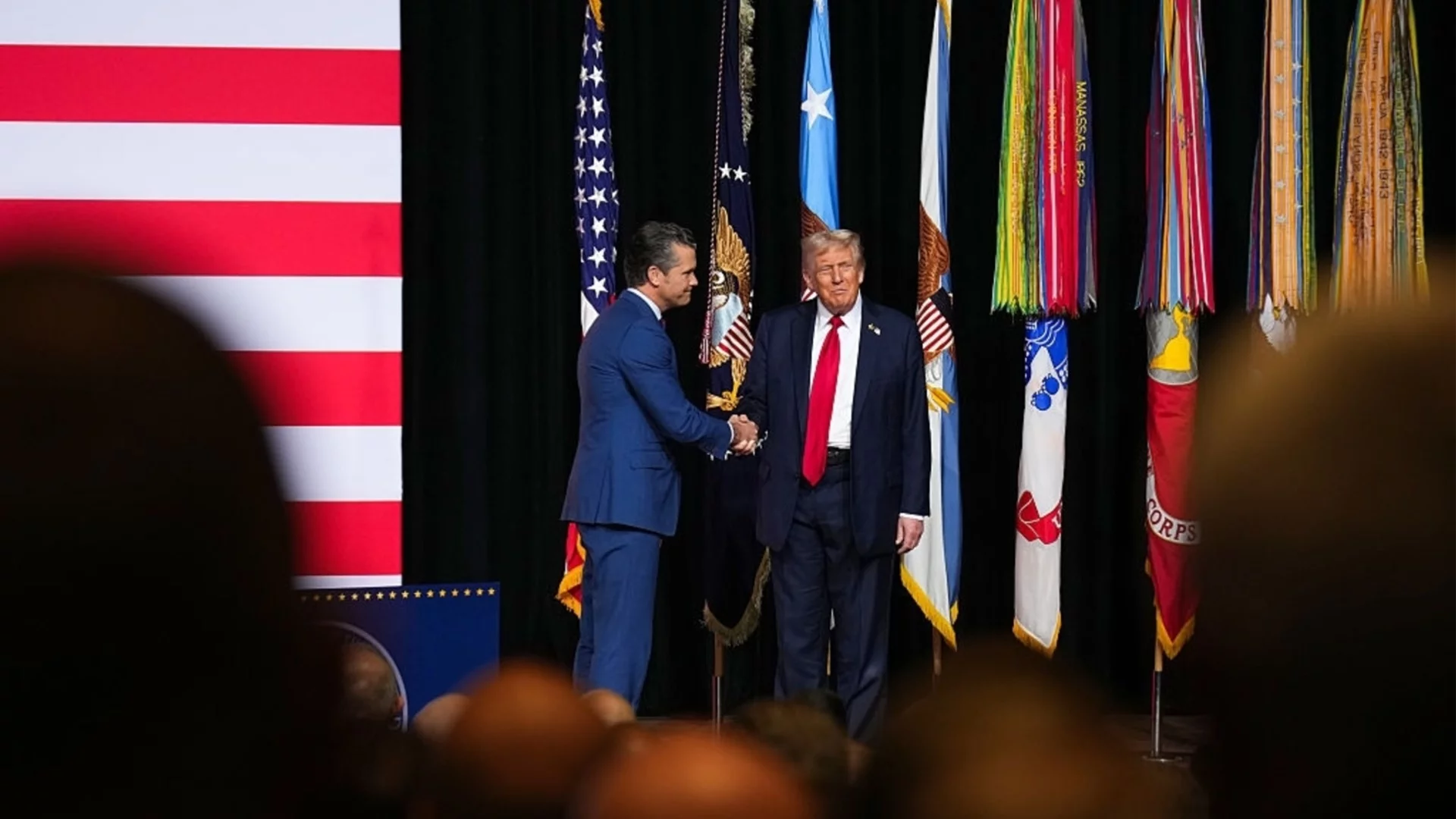 Как Тръмп и хората му пробват да спечелят младежите в САЩ с войната в Иран (ВИДЕО)