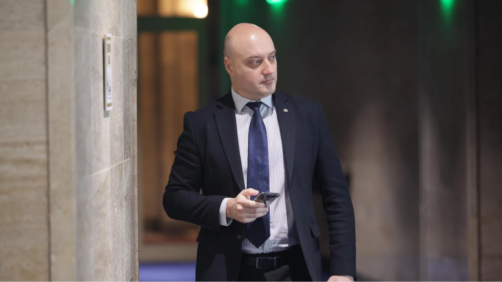 Вижте листата на "Продължаваме промяната - Демократична България" за парламентарните избори на 19 април в 26 МИР - София-област