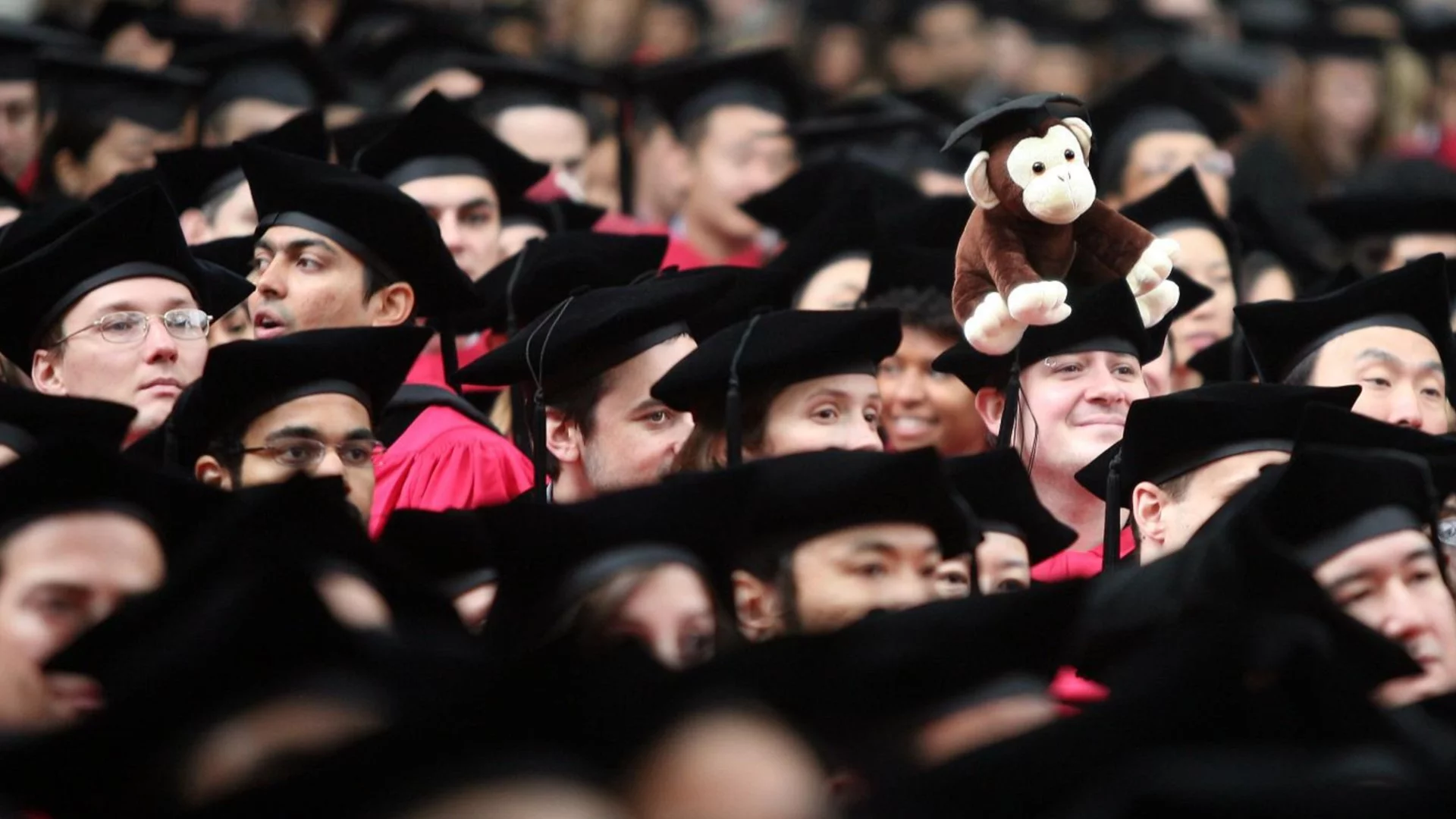 Случаи в нови университети и училища: Епидемията от менингит на Острова се разраства, има ли риск за България?