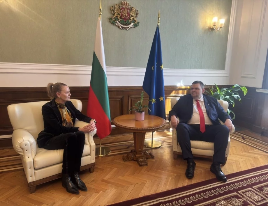 Разкритие: Стефка Костадинова не е напуснала напълно БОК, за да отиде при Пеевски