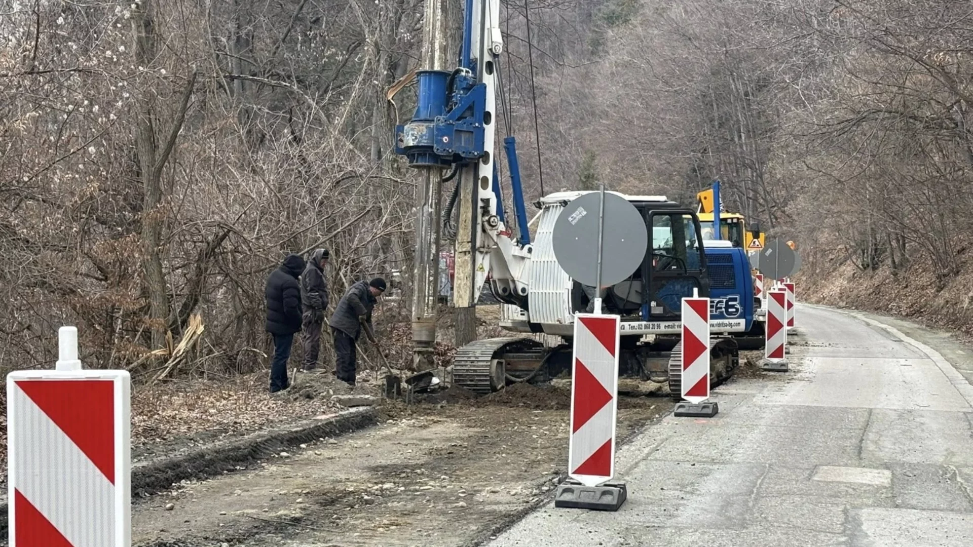 Активно се работи по пътя Радуил – Боровец (СНИМКИ)