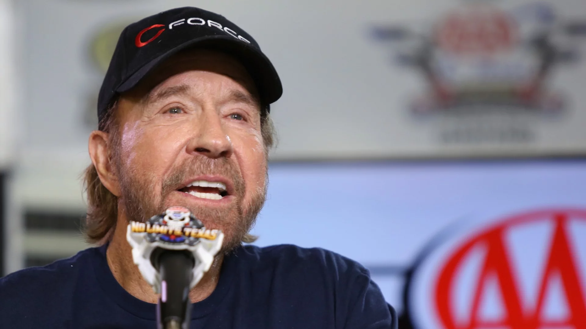 Немислимото се случи! Чък Норис е в болница