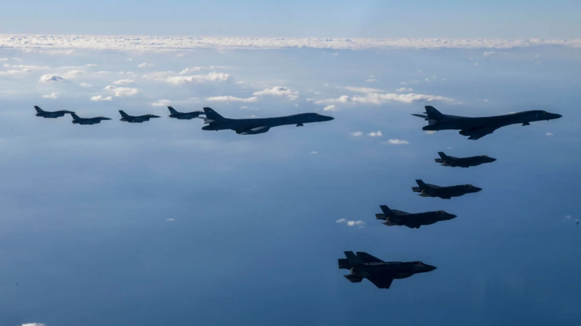 Приятели и на САЩ, и на Иран: Държава отказала да приеме американски военни самолети и ирански кораби