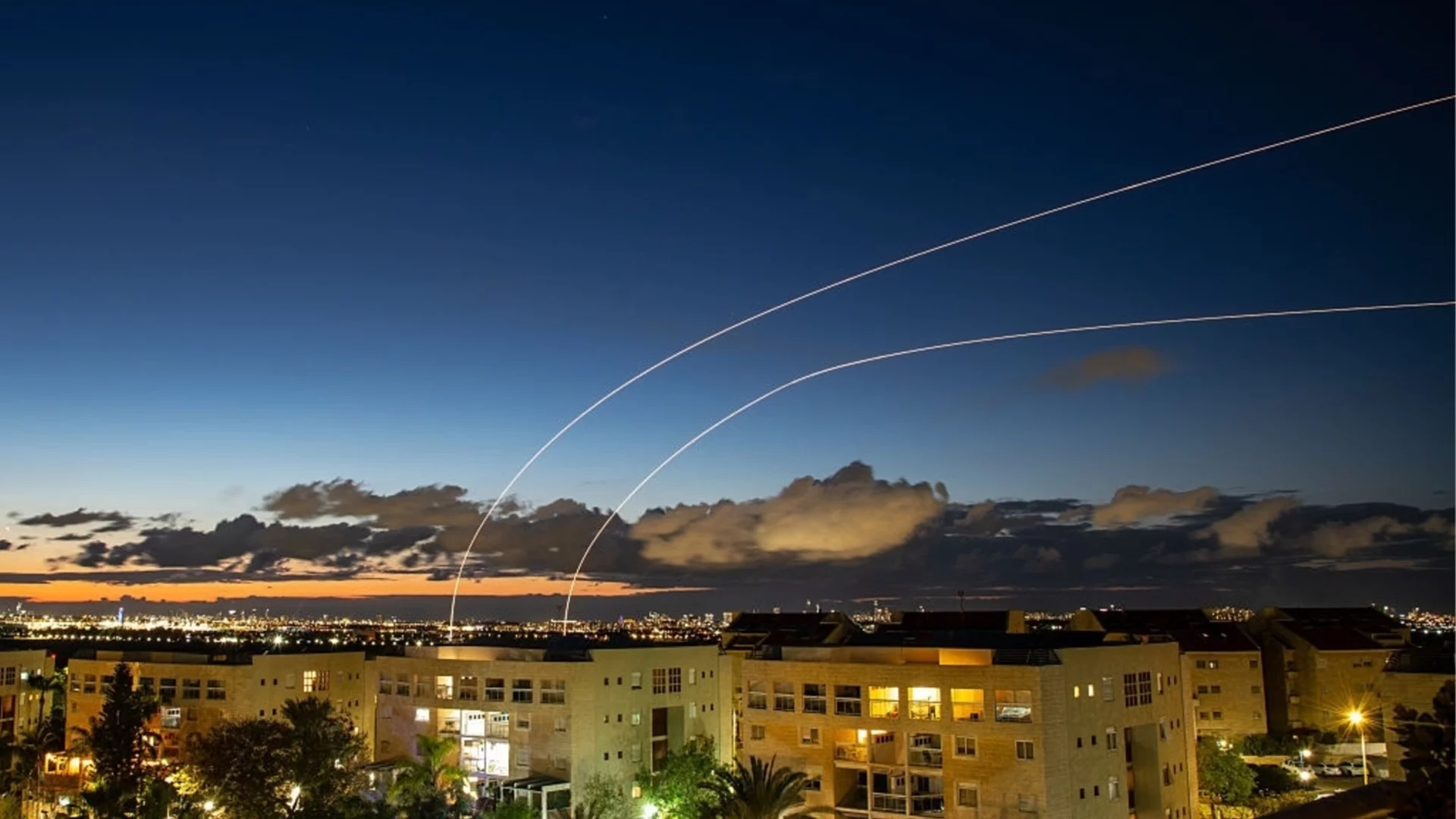 Иран порази петролна рафинерия в израелския град Хайфа, удари и военна база в Кувейт (ВИДЕО)
