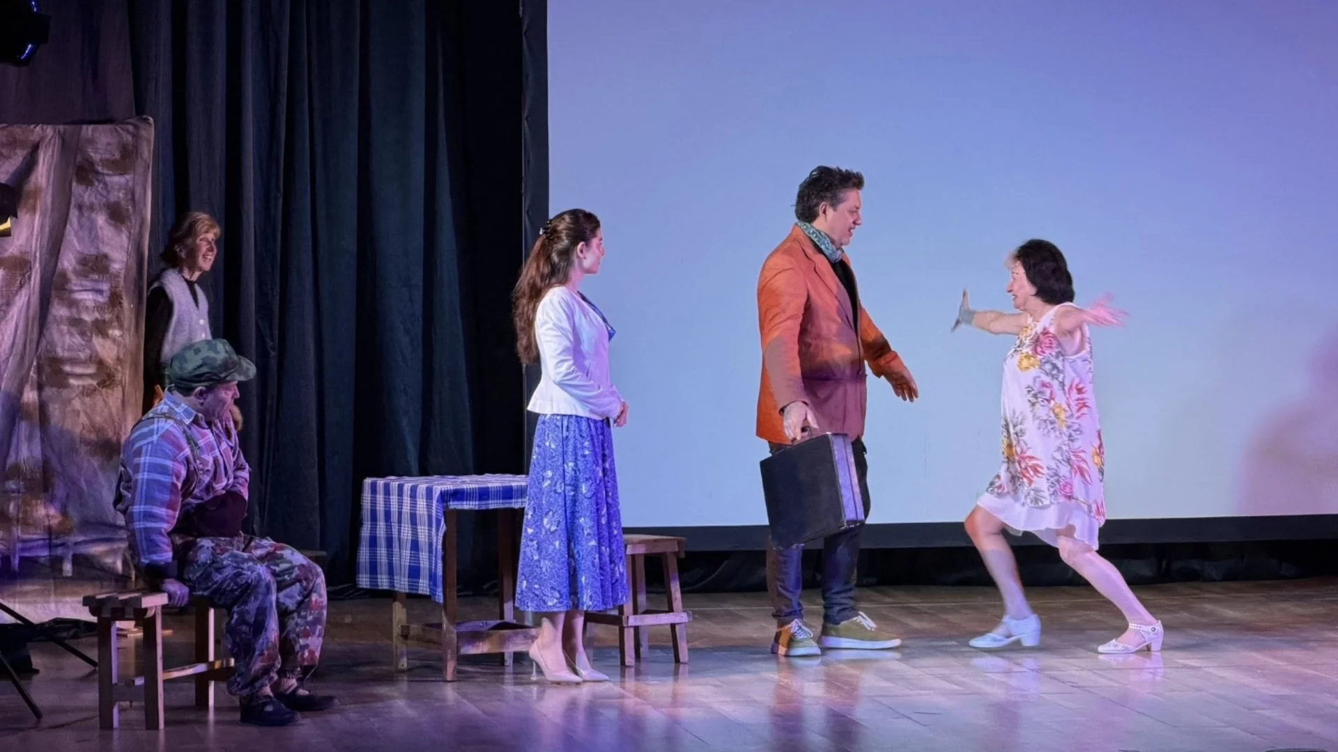 Община Костинброд - сцена за любители артисти (СНИМКИ)