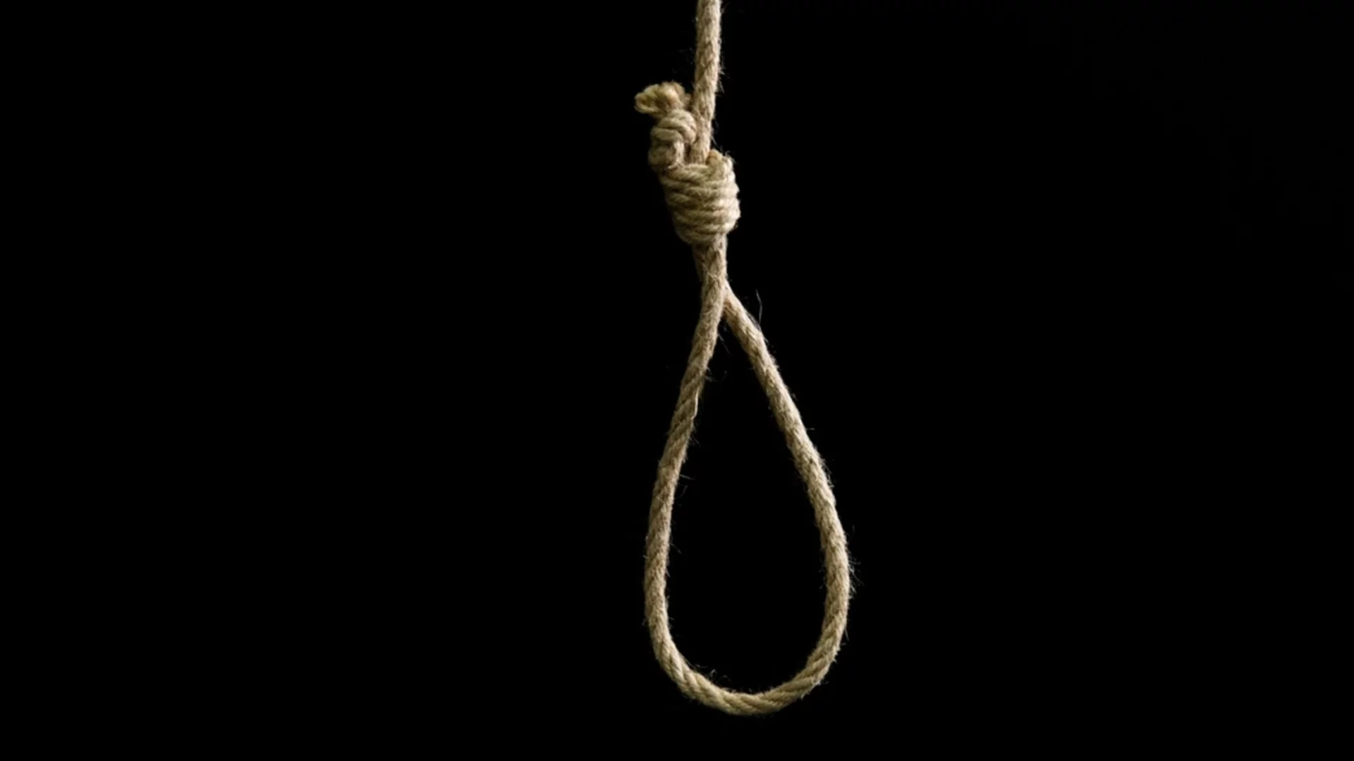 Иран екзекутира трима млади демонстранти, един от които шампион по борба (СНИМКА)