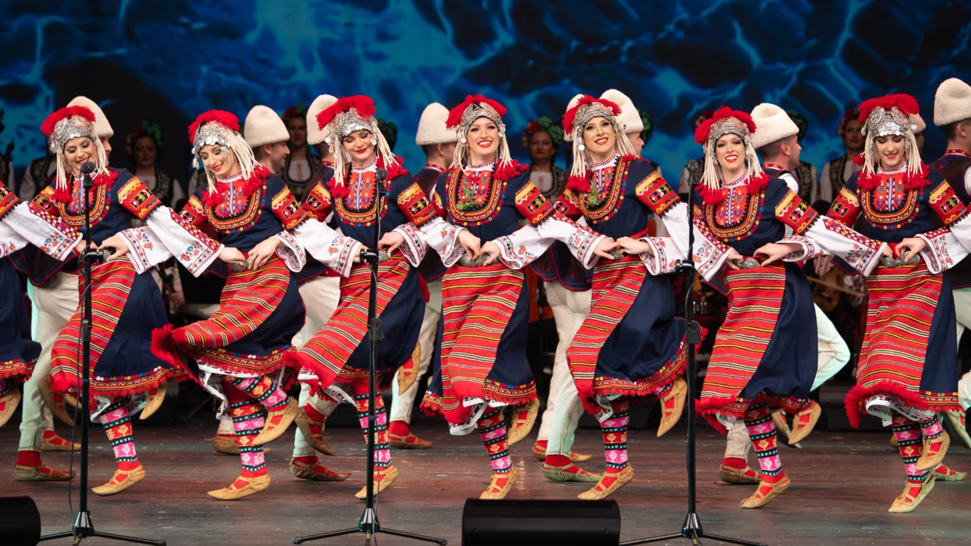 "Ансамбъл "Тракия" представя новия спектакъл "Край Марица" с премиера във Варна и Бургас