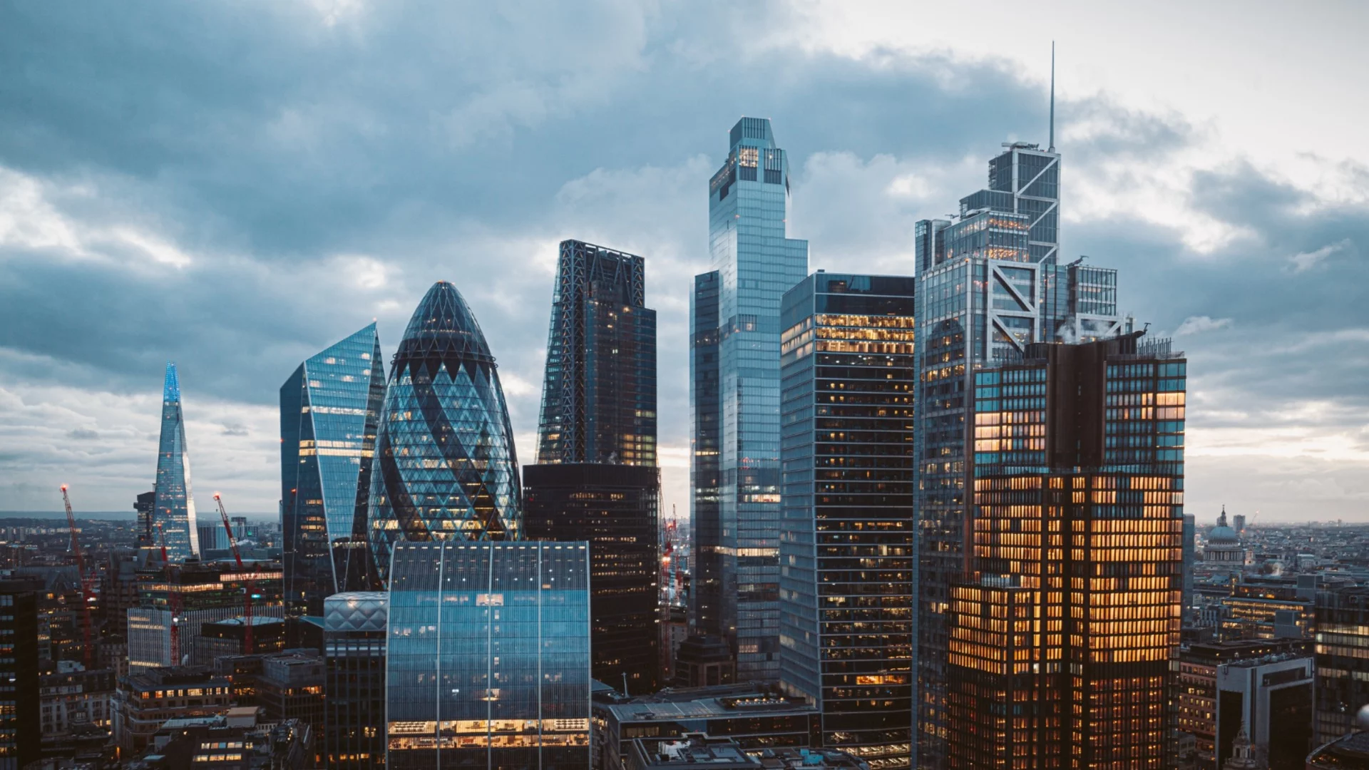 Иран заплаши да атакува световни туристически центрове. Задържаха ирански шпиони в база с ядрена подводница