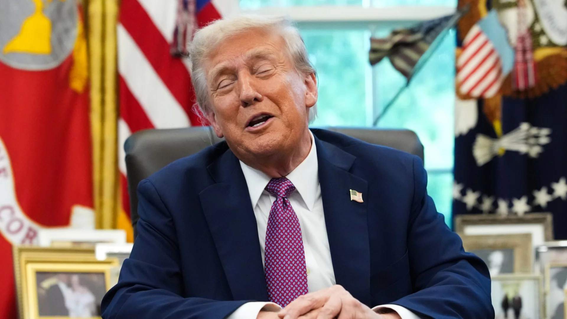 САЩ пускат златна монета с образа на Доналд Тръмп (СНИМКИ)