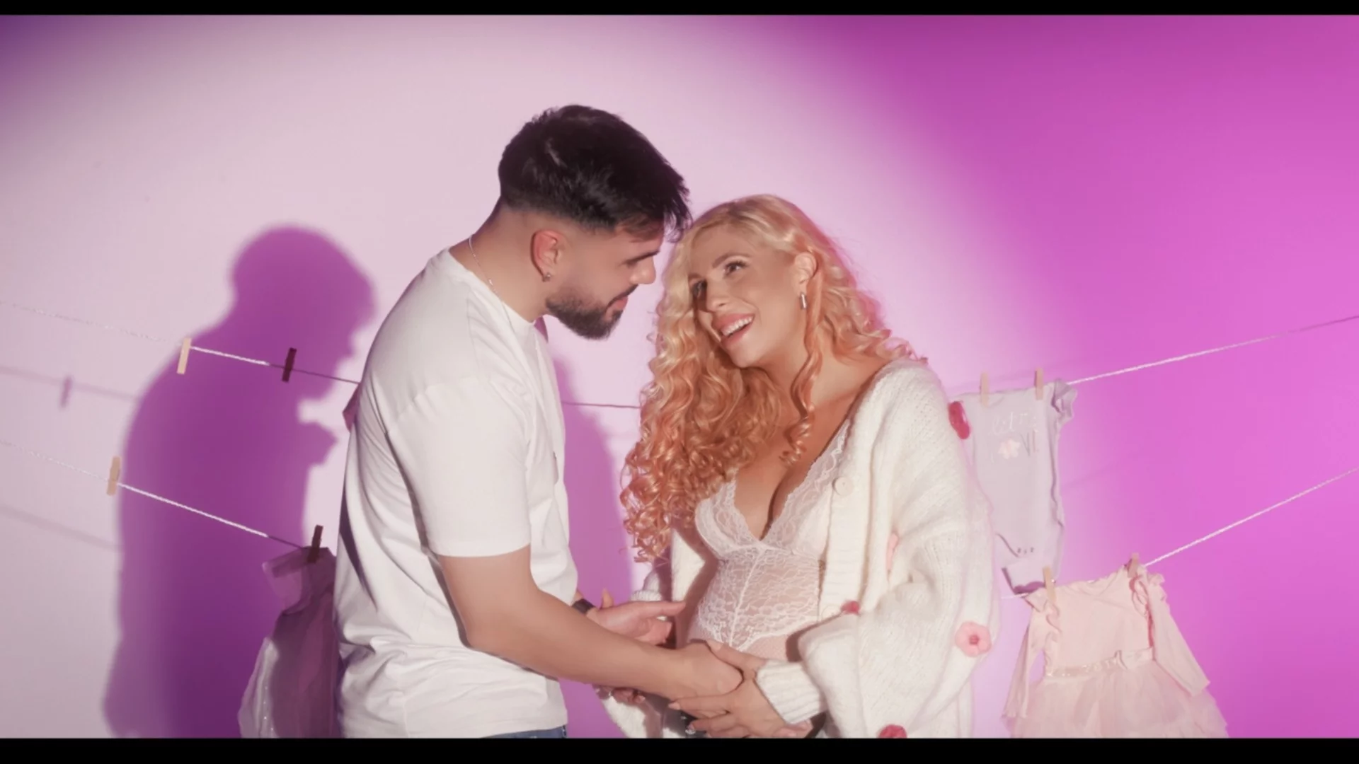 Вирджиния Събева – GINI и Агатангелос вплетоха сватбения си обет в сингъла "Утре няма край" (ВИДЕО)