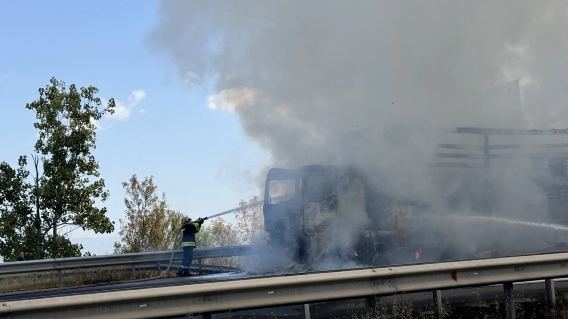 Тир с текстил изгоря на “Капитан Андреево“