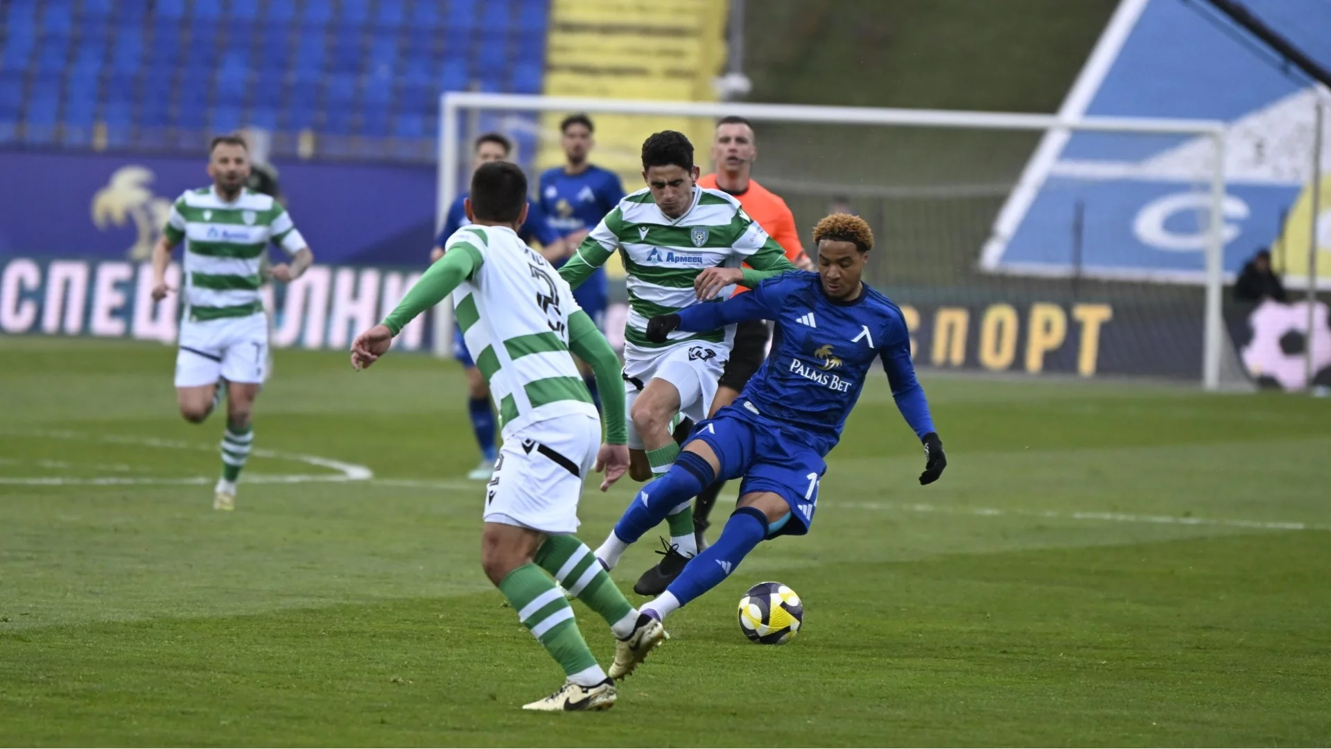 Походът към титлата продължава: Левски се поизмъчи, но удари Черно море и запази аванса си пред Лудогорец