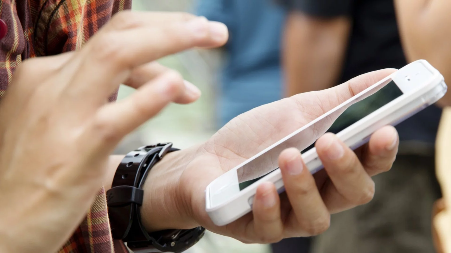 Тези зодии получават съобщение през АПРИЛ 2026, което ще промени живота им