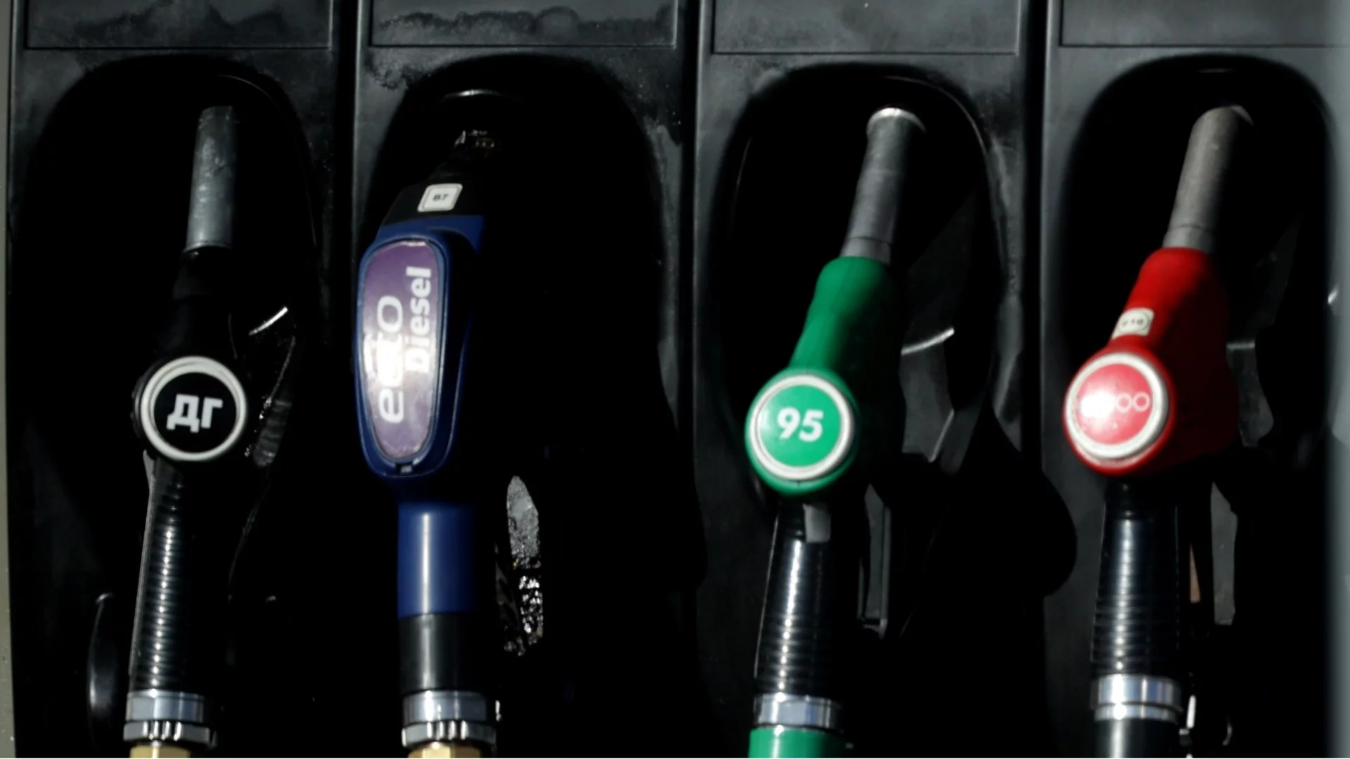 САЩ вдигнаха санкции за иранския петрол: Какво значи това за цените на горивата?